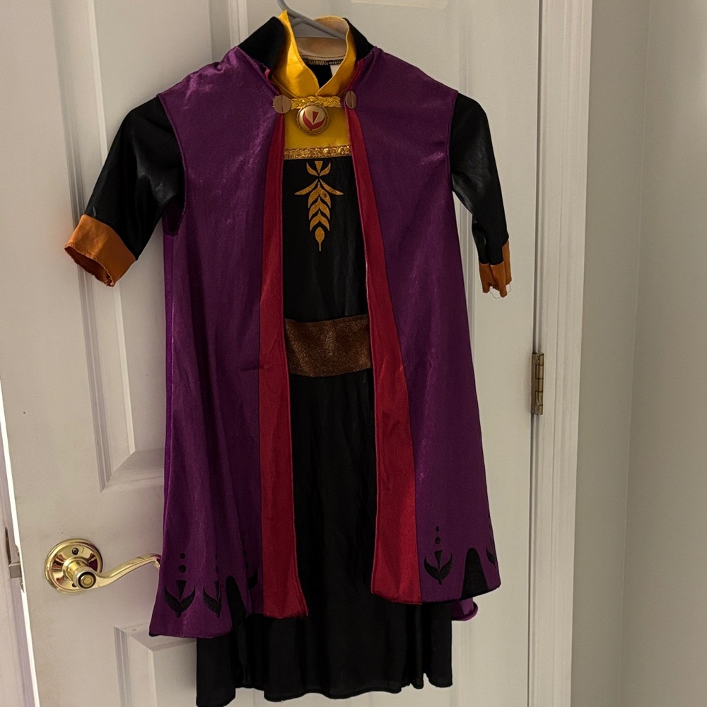Disney Anna frozen II Halloween/dress-up costume. Small 4/6X. 2 piece